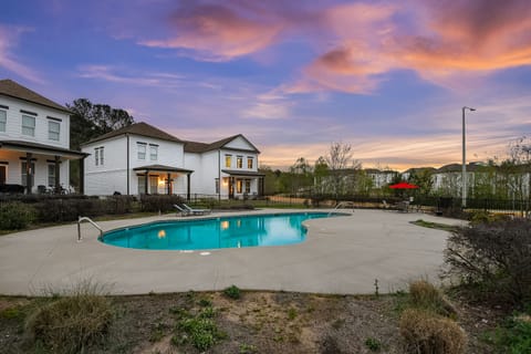 Welcome to the WHOLE SHABANG! 2 pool front homes down the road from Ole Miss & The Square.