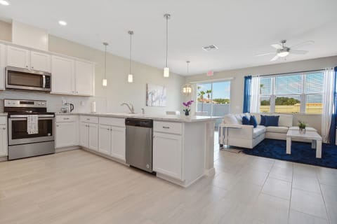 Exclusive House | Private kitchen | Full-size fridge, microwave, oven, stovetop