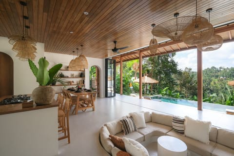 Villa, 2 Bedrooms | Living room | Smart TV