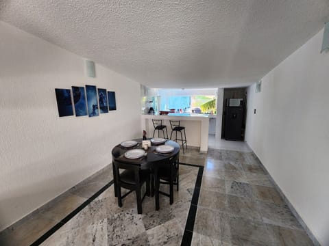 Basic Villa, 1 Bedroom, Mobility Accessible | Dining