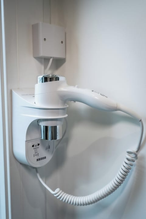 Deluxe Double Room, 1 Double Bed | Bathroom | Shower, free toiletries, slippers, towels