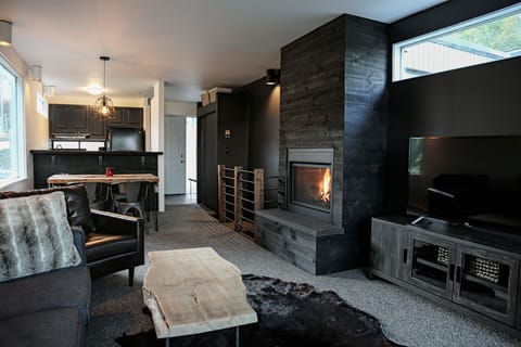 Condo, 2 Bedrooms | Living area