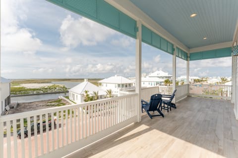 House, 4 Bedrooms | Balcony
