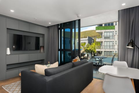 City Apartment | Living area | Flat-screen TV, Netflix, streaming services
