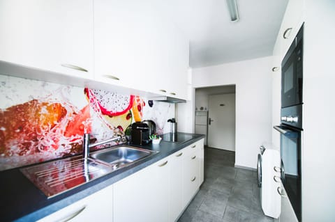 Comfort Apartment, 2 Bedrooms | Private kitchenette | Full-size fridge, microwave, stovetop, espresso maker