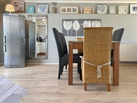 Bungalow, 3 Bedrooms, Terrace, Garden View | Dining room