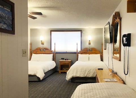 Low Floor Room | Desk, iron/ironing board, free WiFi, bed sheets