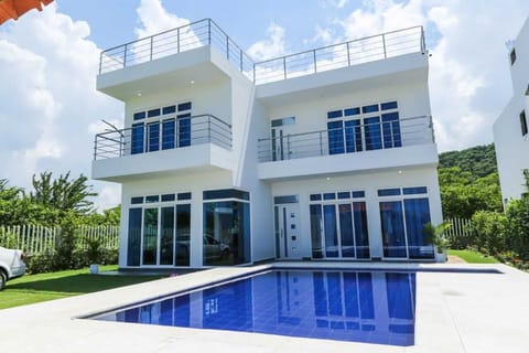 Cabin, 4 Bedrooms, Accessible, Smoking | Front of property