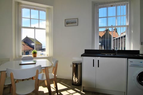 Cook, eat, relax, chat