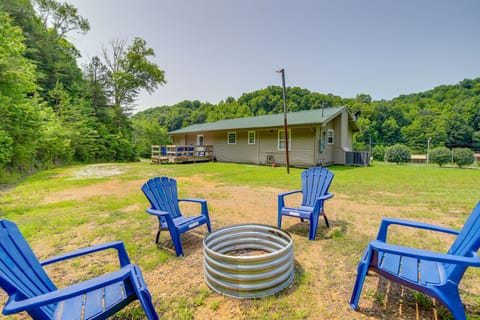 Huntsville Vacation Rental | 3BR | 1BA | 1,800 Sq Ft | Steps Required to Enter
