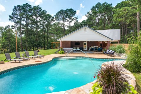 Broken Bow Vacation Rental | 4BR | 2BA | 2,800 Sq Ft | Step-Free Entry
