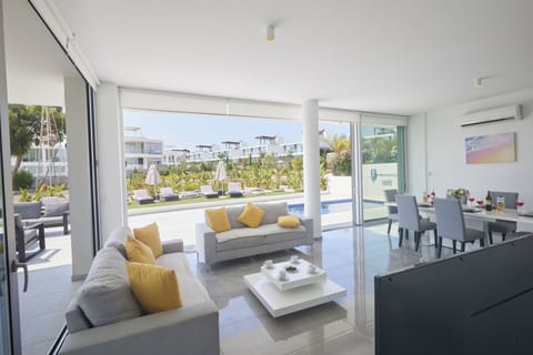 Bungalow, 3 Bedrooms, Private Pool, Garden View | Interior