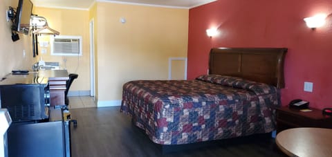 Desk, free WiFi, bed sheets