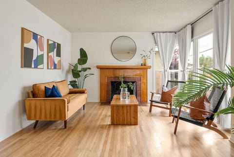 Chic and inviting receiving area