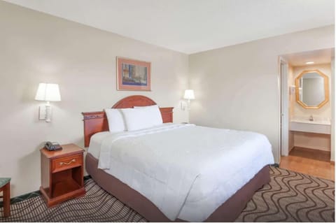 1 bedroom, desk, laptop workspace, free WiFi