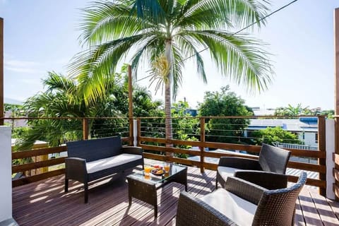 Vue de la terrasse de la Kaz Combava à l'Etang Salé