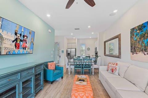 Beautiful townhouse in Reunion Florida - Open-concept design facilitates seamless flow between living, dining, and kitchen - Plush seating - Thoughtful lighting design creates a warm and inviting ambiance - Smart TV and Netflix
