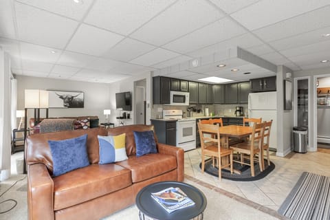 open floorplan
spacious living area, dining area & kitchen