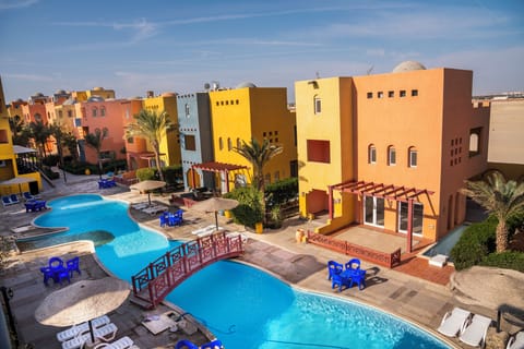 4 outdoor pools