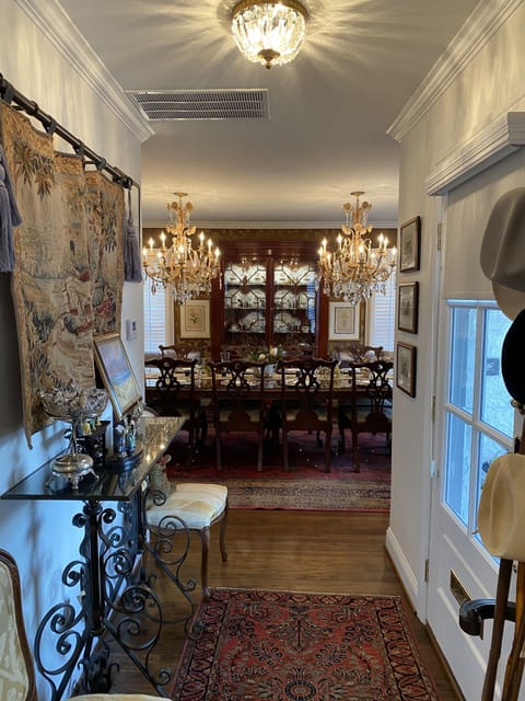 Traditional Dining Room 