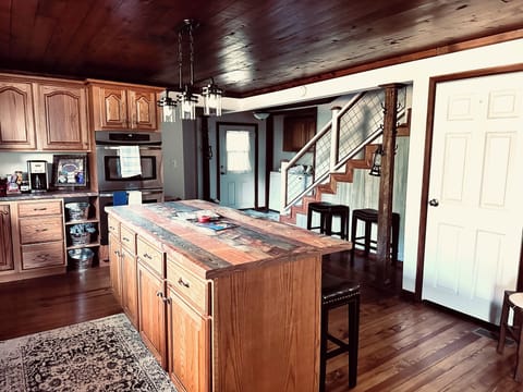 entertain or cook yourself delicious meal in this gorgeous kitchen