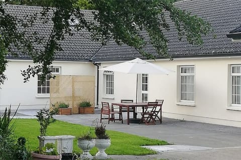 Fisherman's Lodge — 3-bed lakeside retreat on Lough Corrib, Galway