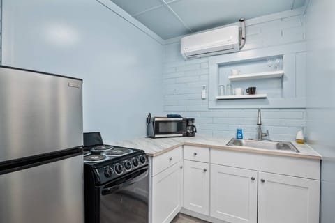 Cook delicious meals for breakfast, lunch, and dinner in this fully equipped kitchen. We suggest grabbing some seafood from a local market.