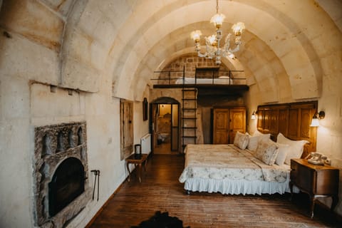 Junior Cave Suite | Premium bedding, in-room safe, individually decorated