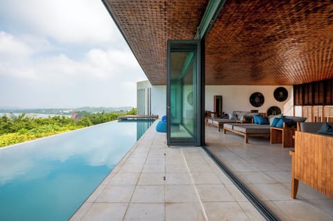 Infinity pool