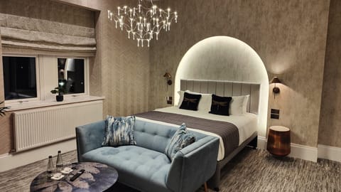 Luxury Double Room | 1 bedroom, in-room safe, blackout drapes, iron/ironing board