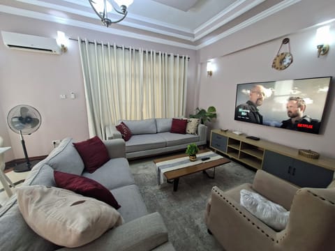 Spacious living room 