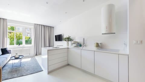 Deluxe Apartment, 2 Bedrooms, Non Smoking, Garden View | 2 bedrooms, individually decorated, individually furnished, desk