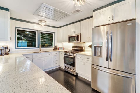 25 South Beach Lagoon | Kitchen