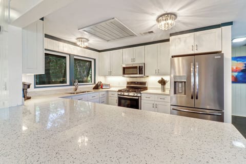 25 South Beach Lagoon | Kitchen