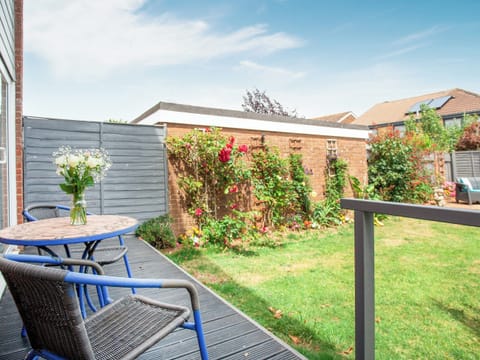 Sitting-out-area | Hookhills Holiday Home, Paignton