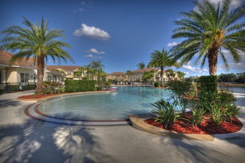 The beautiful Oakwater pool - Disney Trail