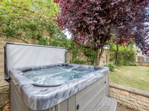 Jacuzzi | The Glebe - Mayfield Retreats, Burton Pedwardine, near Sleaford