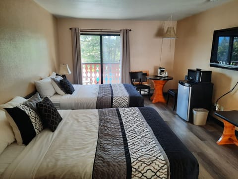 Superior Room | Laptop workspace, WiFi (free), individually furnished, bed sheets