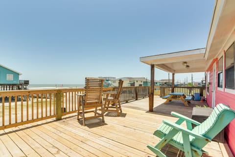 Freeport Vacation Rental | 5BR | 3BA | 1,320 Sq Ft | Stairs Required