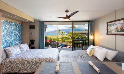 Luxury Studio, 1 Queen Bed with Sofa bed, Ocean View, Beachside | Extra beds