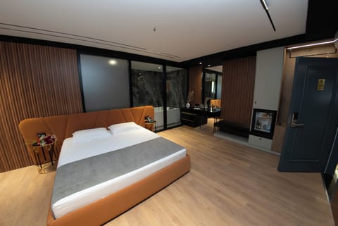 Junior Suite | Premium bedding, minibar, free WiFi, bed sheets