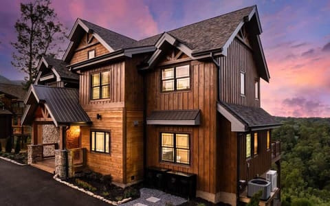 Exterior at twilight - Easy to access paved roads all the way to the cabin