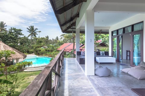 Superior Penthouse | Soundproofing, bed sheets