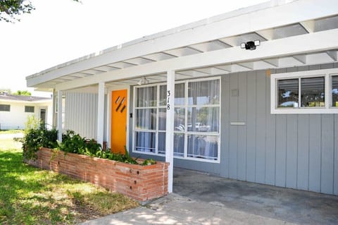 Enter our inclusive abode! Behold our step-free entrance, crafted for universal accessibility, granting effortless passage to all, including those with mobility aids or strollers.