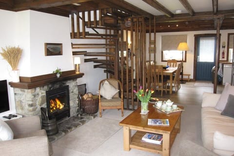 Jura Cottage living area