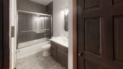 Indoors, Bathtub, Tub, Sink, Sink Faucet