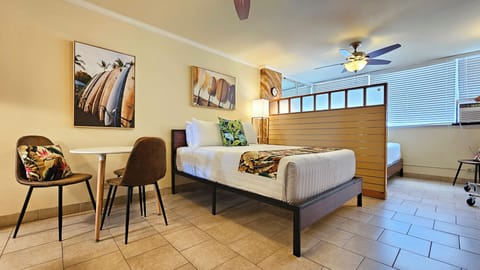 2 QUEEN BED STUDIO