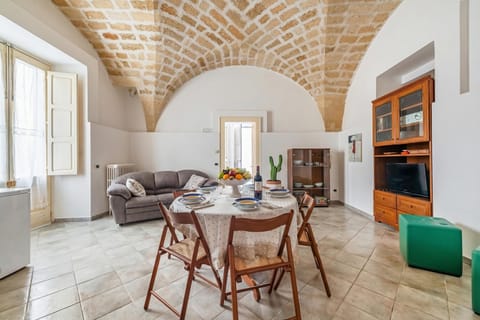 Family Apartment, Multiple Bedrooms (Terra Mia In The Historic Center Of) | Dining
