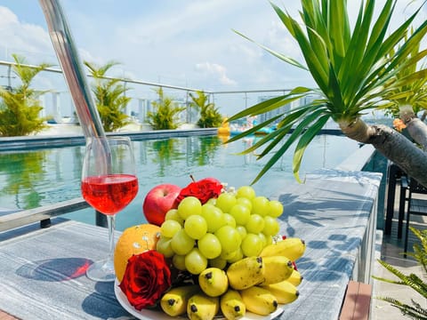 Outdoor pool, open 6:30 AM to 6:00 PM, pool umbrellas