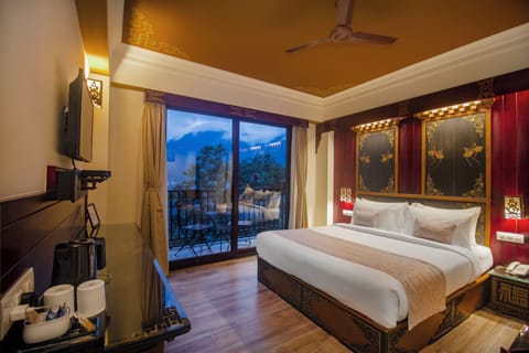 Tara Room with Balcony & Valley View | Desk, rollaway beds (surcharge), WiFi (free), bed sheets